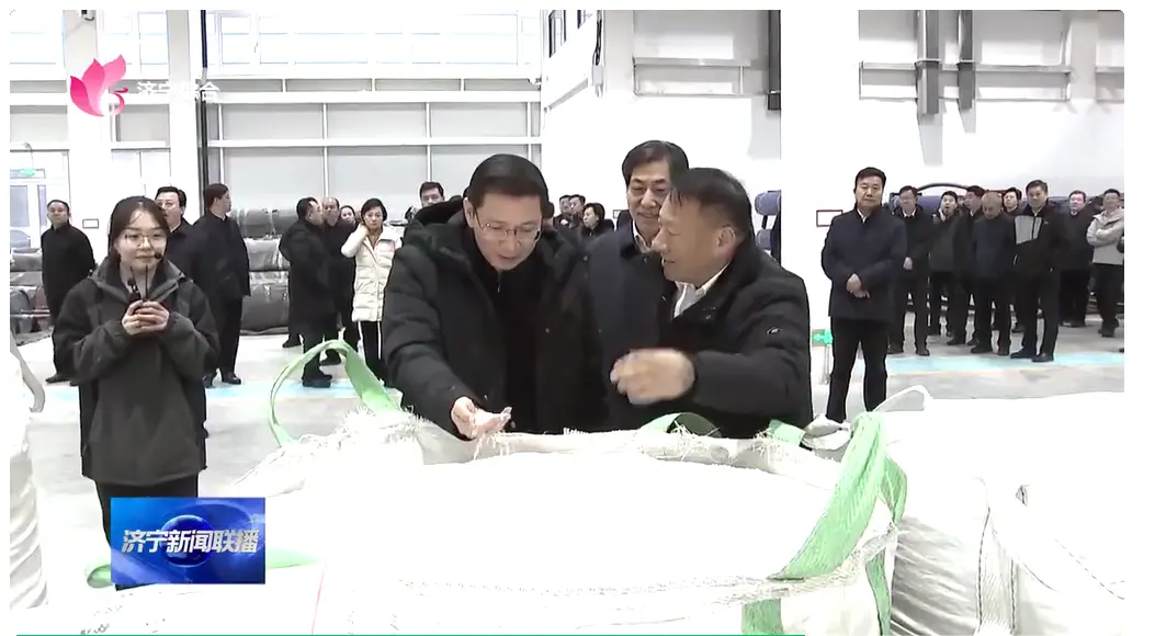 The high-quality shower curtain, bedspread and tablecloth production factory attracted local officials and businesses to visit.